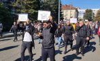 Бунт срещу Кацаров в Бургас - палят маски пред РЗИ