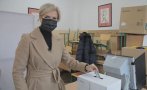 Невяна Митева: Гласувах срещу вдигнатия юмрук и за протегната ръка
