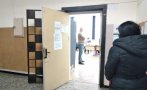 БЕЗПРЕЦЕДЕНТНО: Изчезнаха картите за гласуване в секция в Бургас