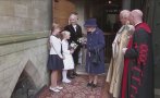 Кралица Елизабет II се появи на кръщенето на две от своите правнучета Кралица Елизабет II се появи на кръщенето на две от своите правнучета