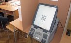 БЪРЗ И СРЪЧЕН: Мъж гласува повторно с личната карта на съпругата си