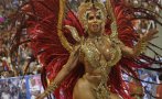 Прочутият карнавал в Нотинг хил отново събира празнуващи по улиците на Лондон