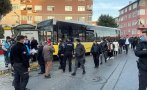 Автобус се вряза в спирка в Истанбул, трима души са ранени