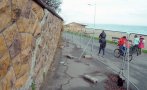 Подпорна стена по крайморската алея в Бургас има опасност да се срути (СНИМКИ)