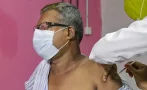 чудо парализиран индиец ваксинира covid проходи
