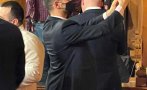 ПОТРЕС! Депутат на “Промяната” го удари на селфита, докато колегите му нищят закона за енергетиката и космическите сметки за ток (СНИМКИ)