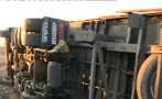 ОПАСНОСТ НА ПЪТЯ: Катастрофирал камион стои повече от седмицата на магистрала 