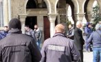 Полицаи излязоха на мълчалив протест в Шумен