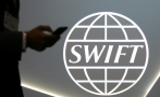 ЕС засега няма да блокира достъпа на руските банки до SWIFT