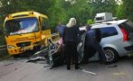 Кола се блъсна в ученически автобус край Смядово, има загинал