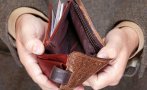 Експерт: Ще обеднеем с още 10%, ако заплатите не се увеличат