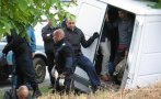 Спипаха 24-ма сирийски бежанци в микробус в Бургас