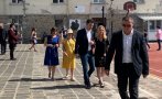 Просто Киро се отби в Пловдив на Велика събота, Линда се фръцка с къса рокличка (СНИМКИ)