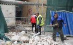 Фасада на сграда рухна в центъра на София (/ВИДЕО)