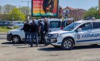 ГОРЕЩО ОТ БУРГАС: Ченгета тарашат половин час служебната кола на бившия депутат от ГЕРБ Иван Вълков (СНИМКИ)