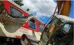 Влак блъсна камион на прелез до Пловдив