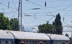 ПЪРВО В ПИК: Опасен инцидент - контактна мрежа падна върху бързия влак Бургас-София (СНИМКИ)