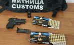 Иззеха незаконни пистолети и старинни монети в Шуменско