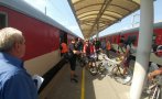Скъсана контактна мрежа затрудни жп трафика западно от Централна гара София 