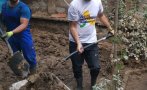 САМО В ПИК: Грозната лъжа на Киро, че цяла сутрин е помагал на пострадалите от наводненията в село Богдан (СНИМКИ/ВИДЕО)