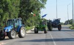 Продължават блокадите на земеделци в страната: Не убивайте българския производител