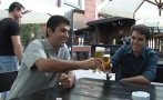 ГОРЕЩО В ПИК! Вижте как Киро и Асен се наливат с бира и кроят планове да забогатеят още през 2007 г. (ВИДЕО)
