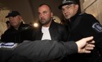 БОМБА В ПИК! МВР СЕ ТРЕСЕ: Двама полицаи - мъж и жена, са охранявали убиеца-наркоман от Околовръстното Димитър Любенов, докато отнема живот! Министър 