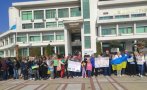 ХРАНИ КУЧЕ ДА ТЕ ЛАЕ! Украински бежанци скочиха на протест - искат си луксозните хотели. Българите се жалват, че са им завзели всички станции