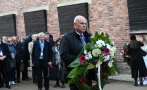 Главният прокурор Иван Гешев положи венци в лагера Аушвиц в памет на жертвите на Холокоста (СНИМКИ)