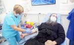 Свещеници от Софийската митрополия даряват кръв във ВМА