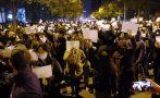 БЕЗПРЕЦЕДЕНТНИ ПРОТЕСТИ: Хиляди излязoха по улиците срещу COVID мерките в Китай