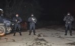 Мигранти нападнаха полицаи с камъни, жандармеристите стреляха по тях