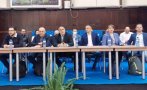 Опит за театрална рецензия: Откритите заседания на парламентарната група на ГЕРБ и гастролът на Бойко Борисов в тях