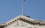 сградата министерския съвет пострада заради бурния вятър снимки