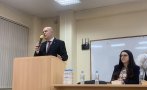 Гешев пред ученици в София: За да живеете по-добре, трябва да имате усещане за общност и уважение към институциите