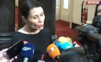 ПИК TV: Белобрадова мълчи, не казва защо бяга от Соня Колтуклиева и камерите на ПИК TV (ВИДЕО)