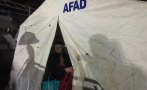 АПОКАЛИСИС: Превръщат стадиони в Турция в лагери за пострадалите от земетресенията (СНИМКИ)