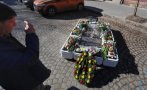 Сложиха паметна плоча за Левски върху паркомясто