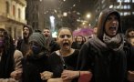 С бомби и камъни студентите в Гърция се изправиха срещу полицията заради влаковата катастрофа