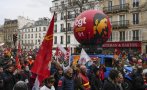 Франция въстана срещу пенсионната реформа на Макрон, плъхове по улиците заради неприбрания боклук