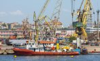 Задържаха три български кораба в Румъния за улов на акули