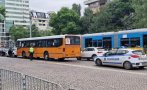 Автобус и кола се удариха на столичен булевард (СНИМКИ)