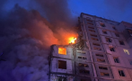 АТАКИТЕ НЕ СПИРАТ: Двегодишно дете загина, а 22-ма са ранени след удар срещу жилищна сграда в Днипро (ВИДЕО)