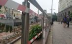 Изпочупиха стъкла на преградата на Ларгото в София