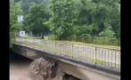 Пороят отнесе мостове и наводни къщи в Етрополе, обявиха частично бедствие