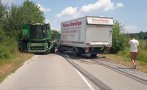 Камион и комбайн се помляха край Луковит