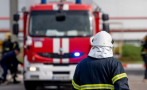 Пожарникари спасиха 90-годишен мъж, паднал от покрив в Летница