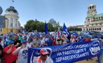 ПИК TV: Протест на спешните медици пред НС: Искат вдигане на заплатите (ВИДЕО)
