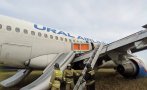 Русия разследва случая с кацнал в нива пътнически самолет (ВИДЕО)