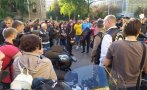 Рокери демонстрират пред съда в подкрепа на певицата Милена Славова